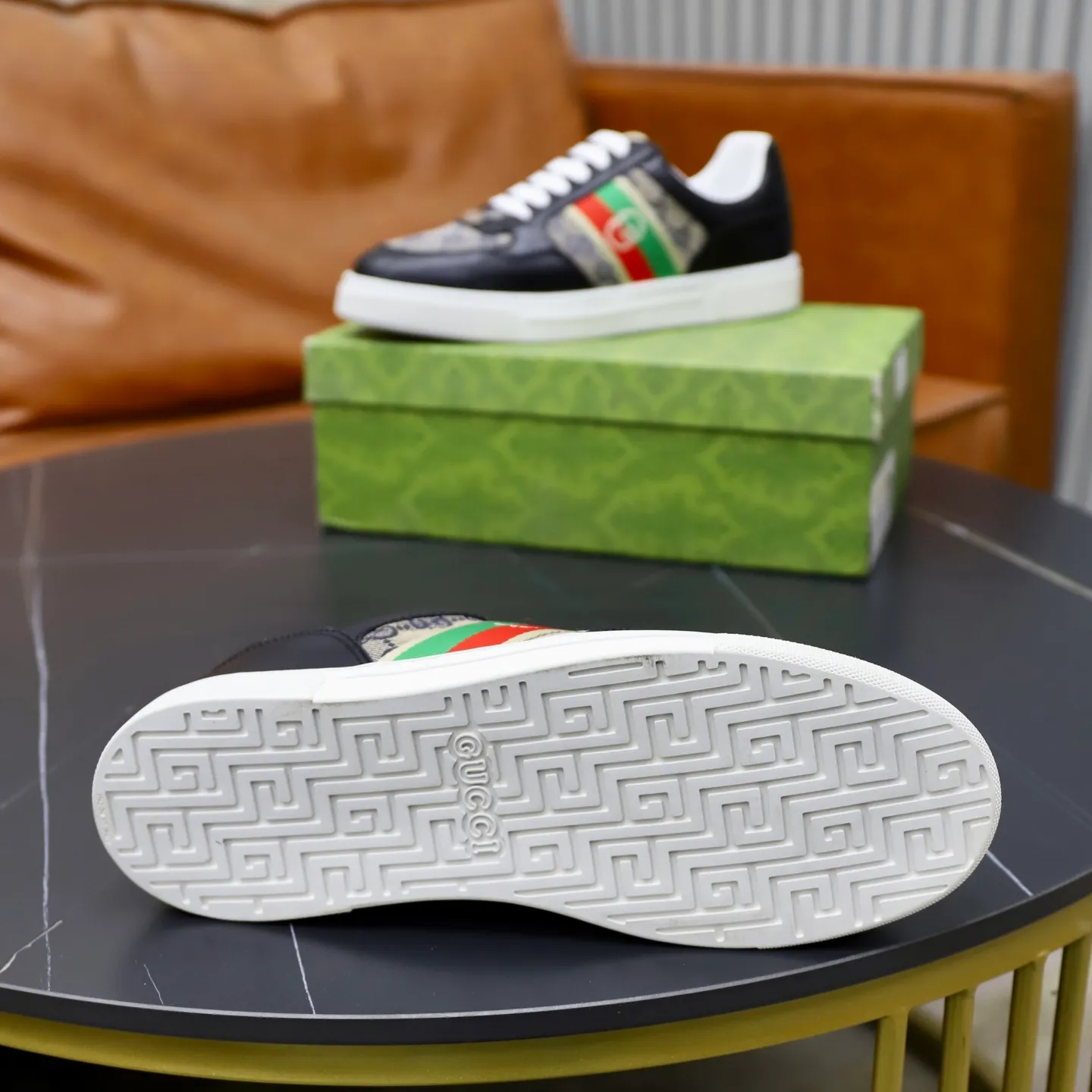 Ex-factory price: 420💰🙅‍♂️🙅‍♂️🙅‍♂️ Brand: Gucci GUCCi Standard code: 38-44 (45 customized) Grade: Same as the official website Material: Original leather splicing, comfortable and breathable sheepskin lining, original wear-resistant outsole Style category: Men's fashionable casual shoes, running, sports shoes, noble luxury brand elements, top luxury Color: actual picture color